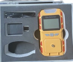 COMBUSTIBLE GAS LEAK DETECTOR; PORTABLE 4-1 GAS DECTECTOR RECHARGEABLE