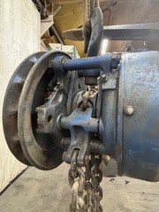 YALE SPUR GEARED BLOCK CHAIN LIFT MODEL B-B 2 TON 24″ CHAIN