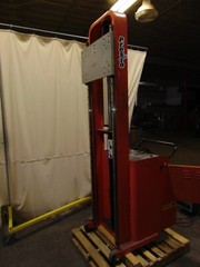 Presto Battery Electric Rolling Lift Unit – 1,000 LB Capacity