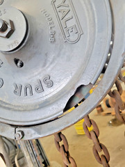 YALE SPUR GEARED BLOCK CHAIN LIFT MODEL B-B 2 TON