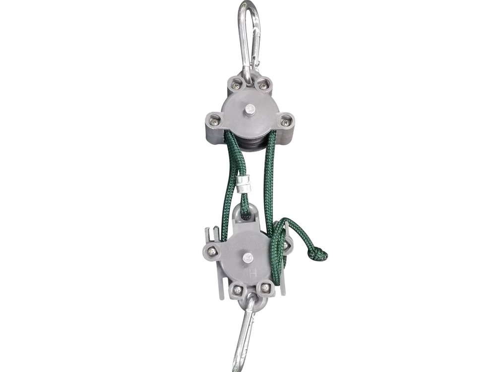 Manual Locking 5:2:1 Hoist with 40 ft.Solid Braid Rope.Weighs 1Lb. 3 oz.