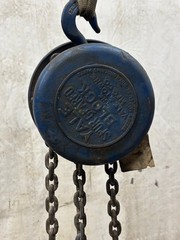 YALE SPUR GEARED BLOCK CHAIN LIFT MODEL B-B 2 TON 24″ CHAIN