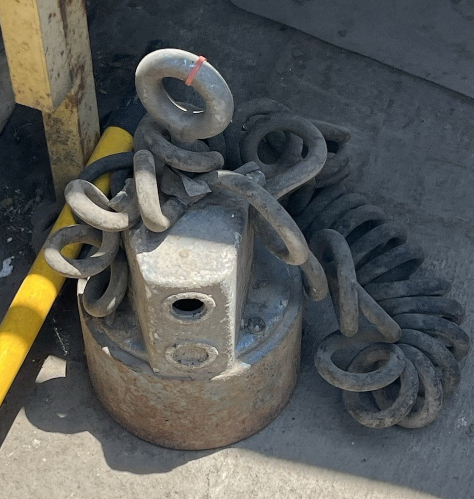 Heavy Duty Industrial Lifting Magnet w/ Lifting Eye Ring & Chain