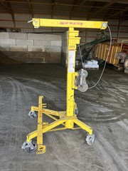 Sumner R-100/R-150 15-Ft Roust-A-Bout Material Lift with 1000 Pound Load