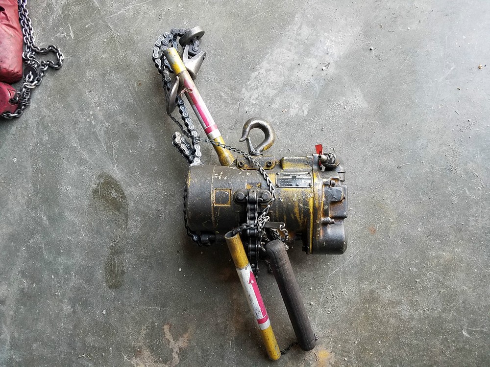 Ingersoll-Rand Air Hoist Size: MR5 Serial: 31695 1/4 Ton Capacity