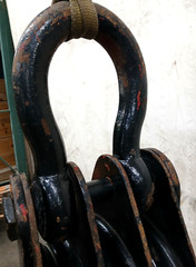 MCKISSICK 12″ 3 SHEAVE SNATCH BLOCK 30 TON WIRE ROPE SIZE 1-1/4″ BRONZE BEARING