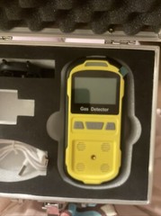 COMBUSTIBLE GAS LEAK DETECTOR; PORTABLE 4-1 GAS DECTECTOR RECHARGEABLE