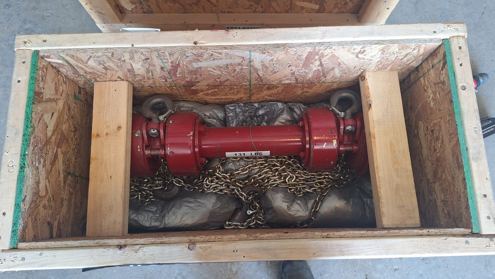 Chester Zephyr Chain Hoist 1 Ton Cap. 8′ Lift Twin Hook Spur Gear Extended Hand