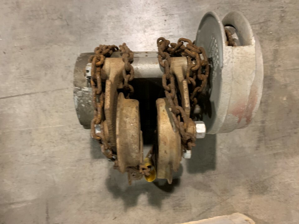 CM Cyclone ½ Ton Hoist Model S Capacity (Lbs.): 1,000 Lift: 3 ft. 6 in.