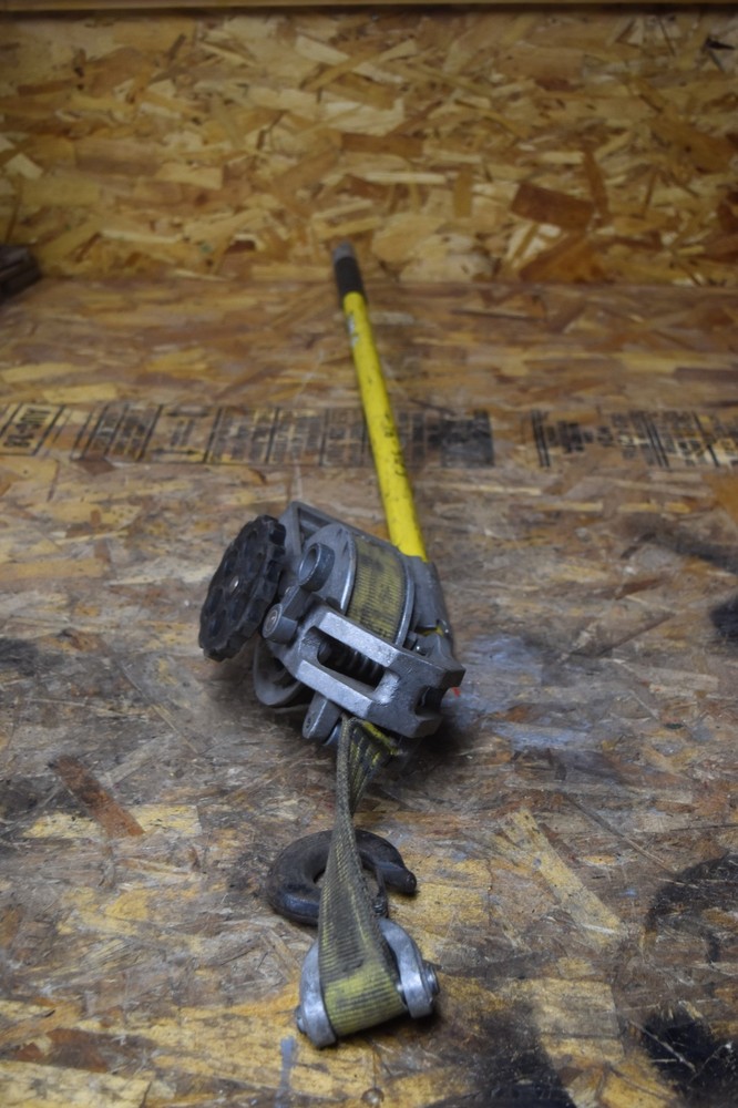 Little Mule Model 322B Lineman’s strap Hoist Ratcheting Strap Hoist Come A Long