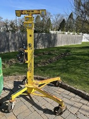 Sumner R-100/R-150 15-Ft Roust-A-Bout Material Lift with 1000 Pound Load