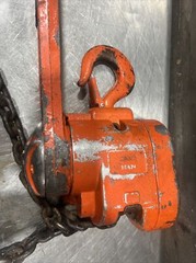 CM Hoist 1-1/2 ton chain hoist Used Surplus