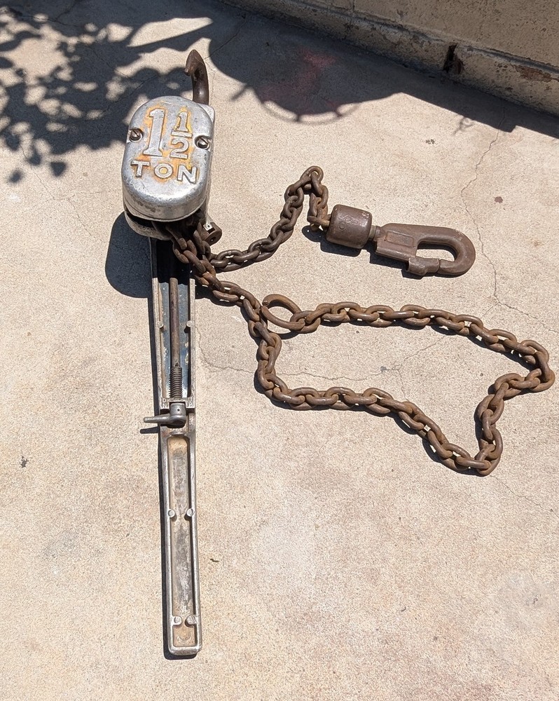 CHISHOLM-MOORE/CM HOIST DIVISION, MODEL B 40825 Puller 1-1/2 TON , Chain
