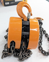 1 Ton Chain Hoist Central Machinery Grade 80 Steel Chain Model 00996 w/Box