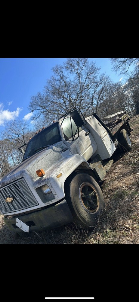General Motors C7H042 Crane Truck with Mounted Boom White Complete Vehicle