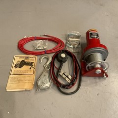 American Power Pull Winch AG 1500 12 Volt w/ hardware and manual