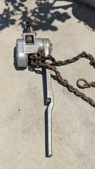 CHISHOLM-MOORE/CM HOIST DIVISION, MODEL B 40825 Puller 1-1/2 TON , Chain