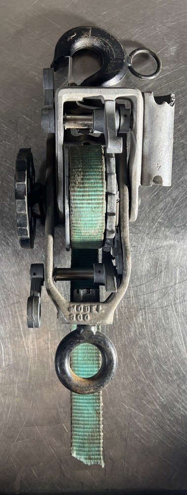 Little Mule Model 300 Lineman’s Hoist 1500lbs. No Handle And Needs Hook