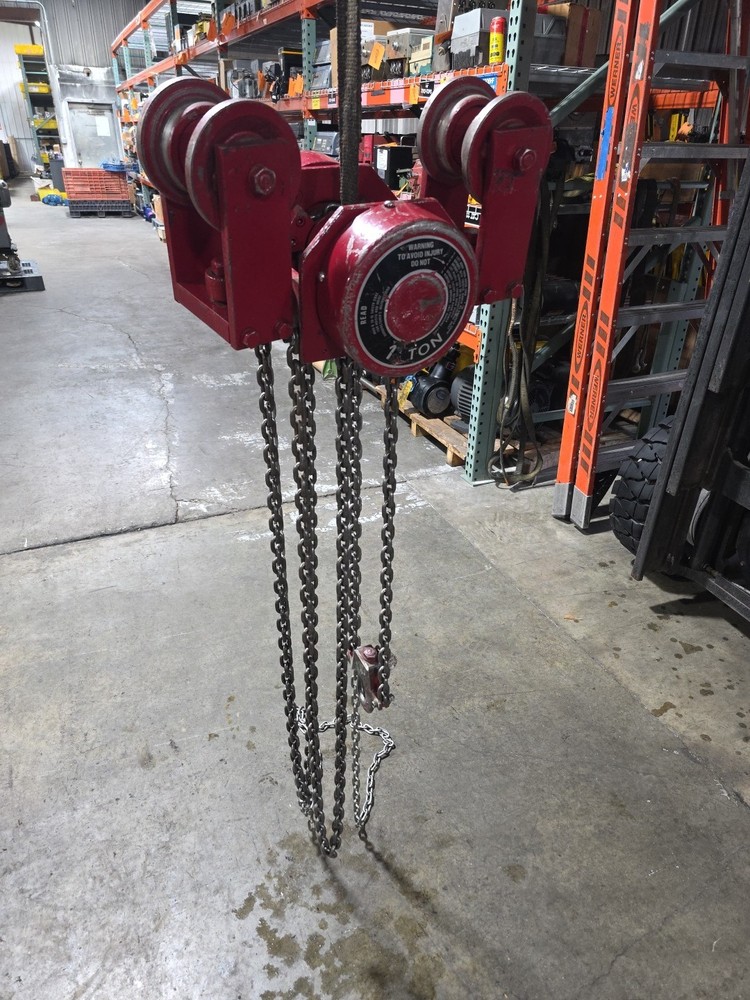 Chester Zephyr Chain Hoist 1 Ton Capacity 8′ Lift Length, Trolley Army Type