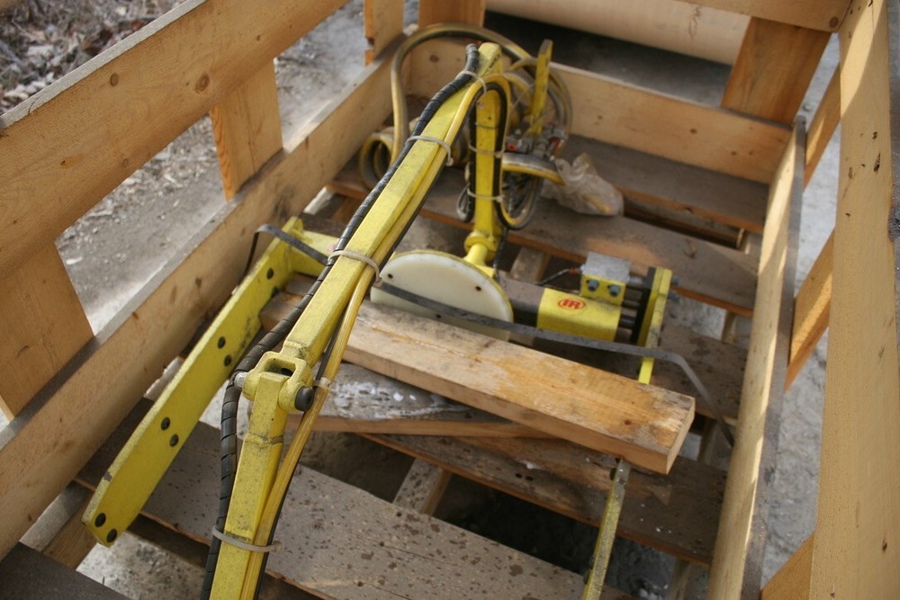 Igersoll Material Lifting Assist Attachment Device