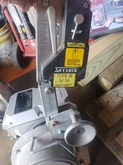 Sky Climber Compact 1000 Hoist Motor 208V 60Hz with Sky Lock Type III 5/16