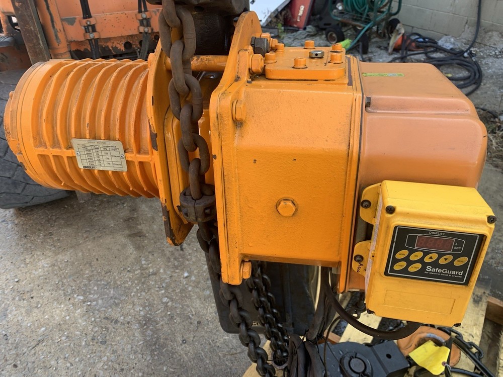ACCOLIFT 5 Ton Electric Chain Hoist 20 Feet of Lift Model 2130070