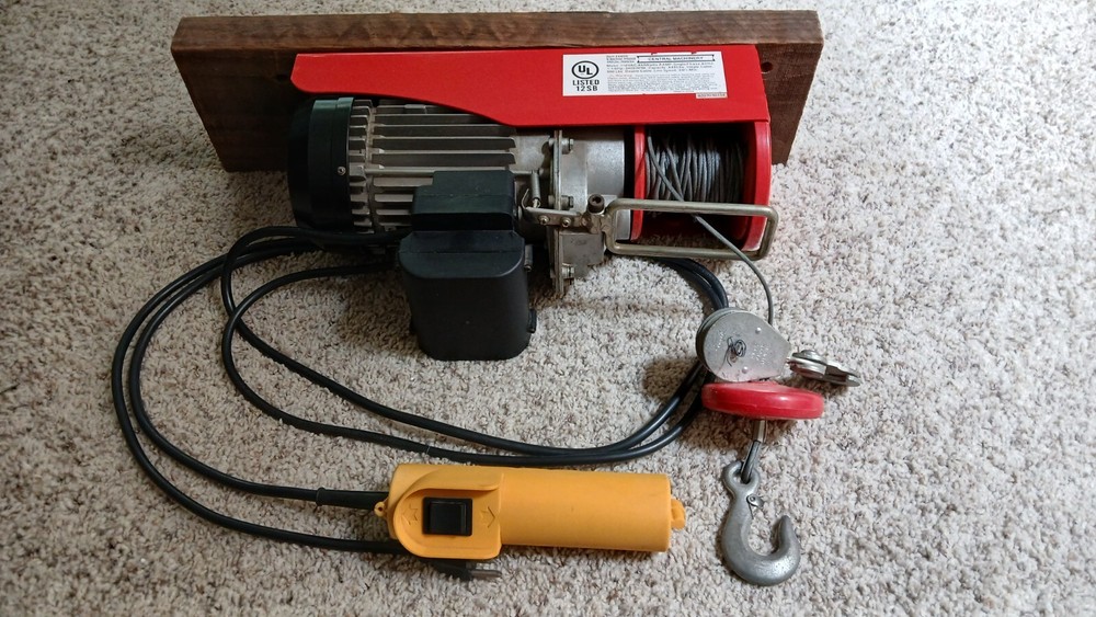 Hoist electric, 120 volt. 440# capacity. Central Machinery