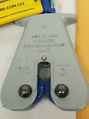 Campbell (500 Lbs WLL) Duplex Hand Grip Clamp with Eye Hook Up-To 5/16″ Width HR