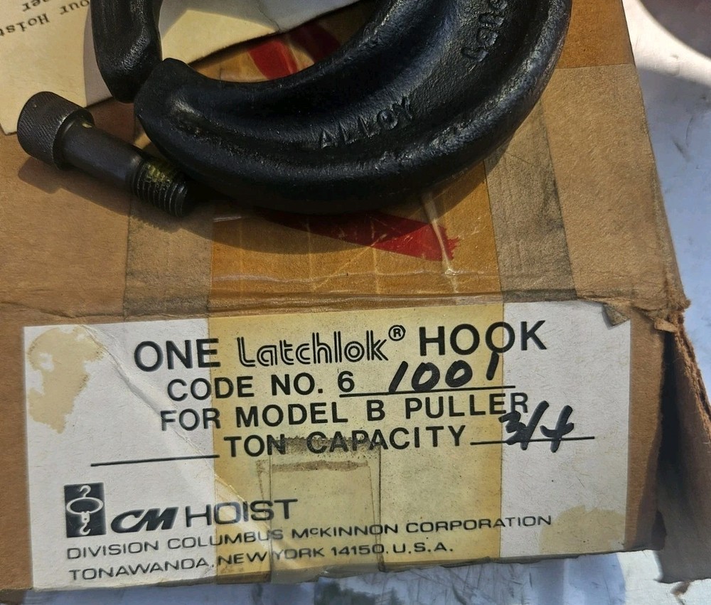 ONE LATCHLOK HOOK CODE NO 61001 3/4 TON CM HOIST COLUMBUS MCKINNON CORP 61001