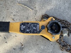 Badger Manual Chain Hoist 3/4 Ton 20ft. Lift LC008