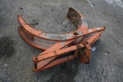 Bushman Equipment Material Lifting Gripping Tongs 2-Ton