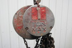 CM 1 Ton Manual Chain Fall Hoist 2000 Lbs. 28′ Travel 17′ Pendant Chain