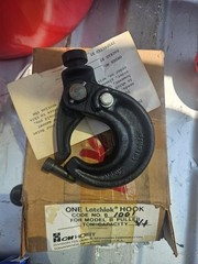 ONE LATCHLOK HOOK CODE NO 61001 3/4 TON CM HOIST COLUMBUS MCKINNON CORP 61001