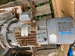 WINCH FOR MOVING BARGES/RAILCARS OR LOG TRUCK TRAILER LOADER WITH BRAKING