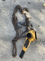 Badger Manual Chain Hoist 3/4 Ton 20ft. Lift LC008