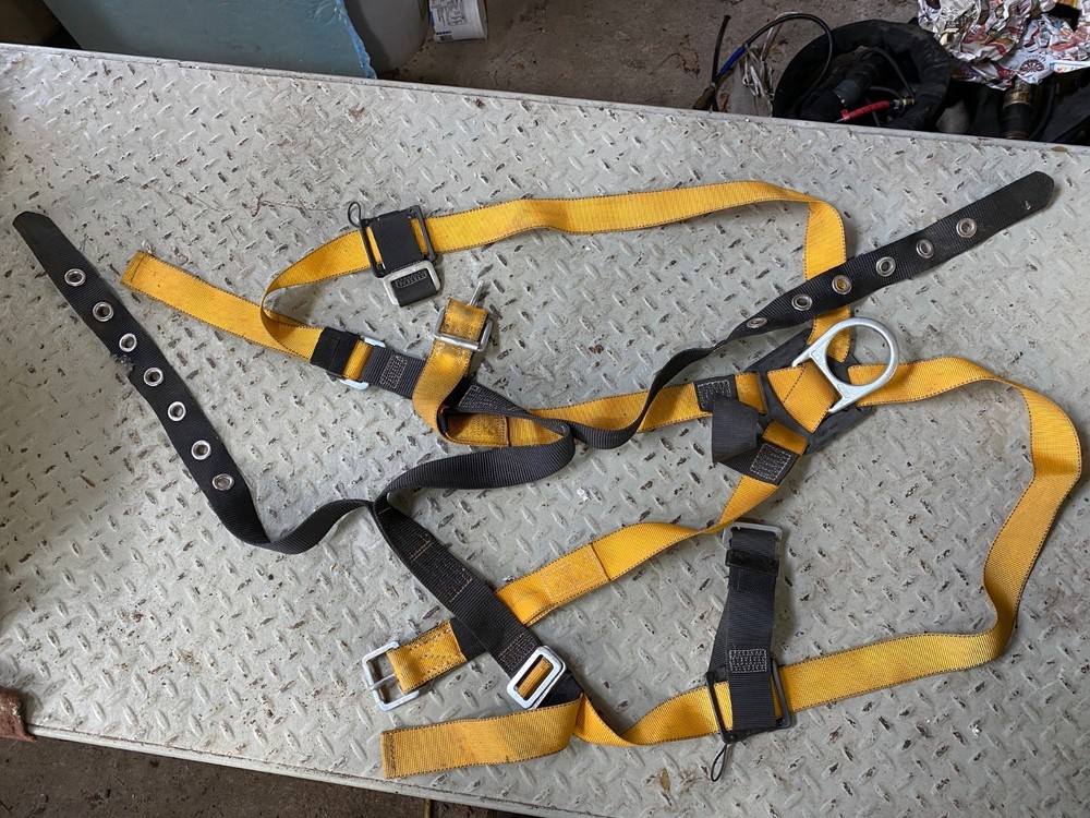 MILLER TITAN Body Harness