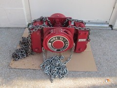 Chester Zephyr Chain Hoist 1/2 Ton Capacity 8′ Lift Length, Trolley Army Type