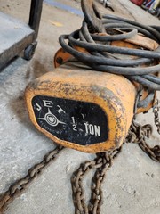 1/2 Ton Hoist With Rail