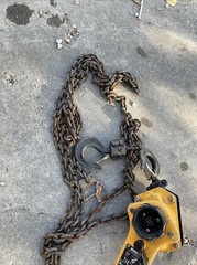 Badger Manual Chain Hoist 3/4 Ton 20ft. Lift LC008