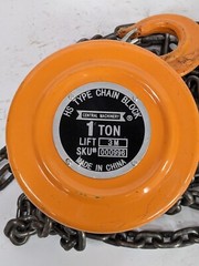 1 Ton Chain Hoist Central Machinery Grade 80 Steel Chain Model 00996 w/Box
