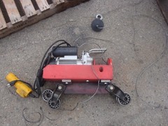 CHICAGO ELECTRIC 220LB SINGLE, 440LB DOUBLE ELECTRIC HOIST WITH BEAM TROLLEY