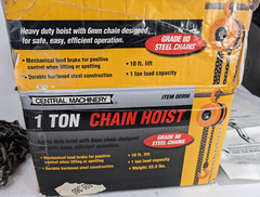 1 Ton Chain Hoist Central Machinery Grade 80 Steel Chain Model 00996 w/Box