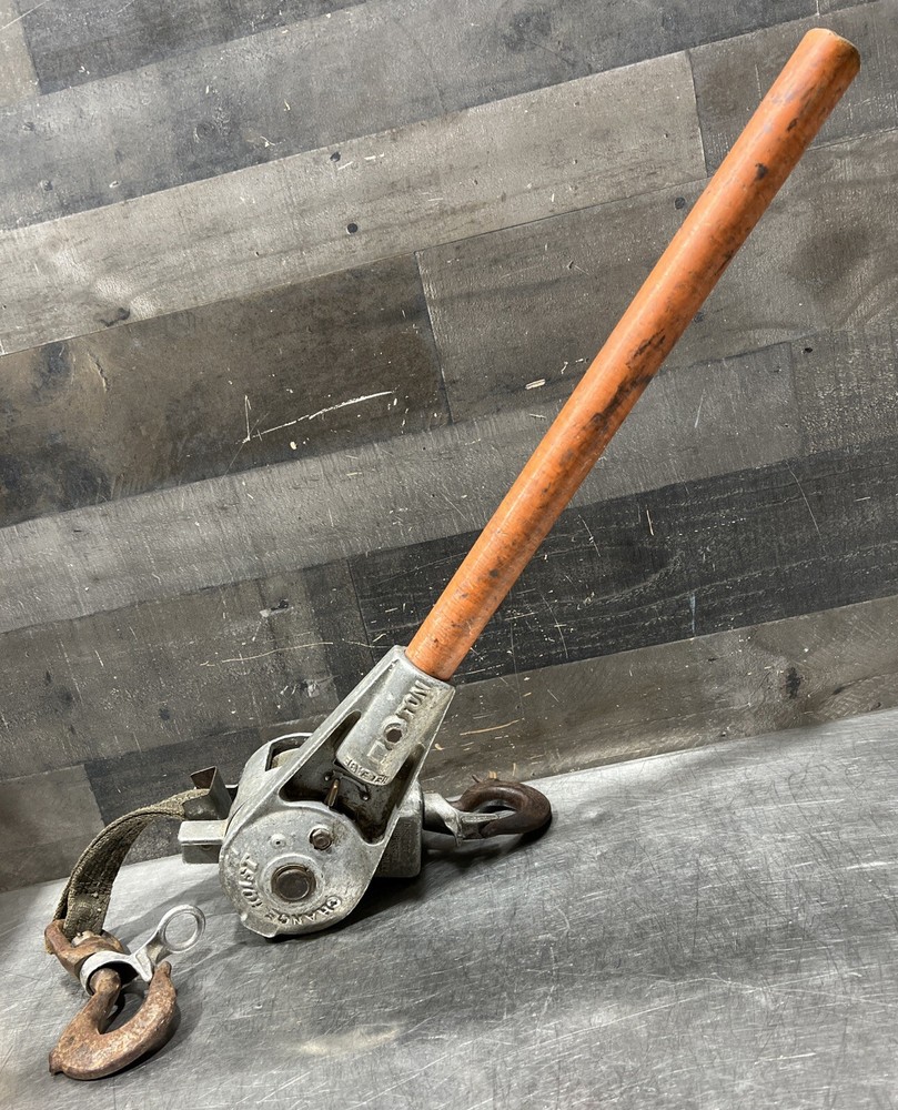 Chance Hoist 1 Ton Hot Stick Ratcheting Strap Hoist. Item ID #47 Used Surplus