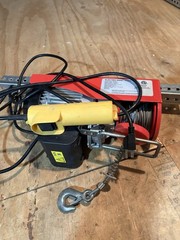 Electric 800lb Hoist With Control