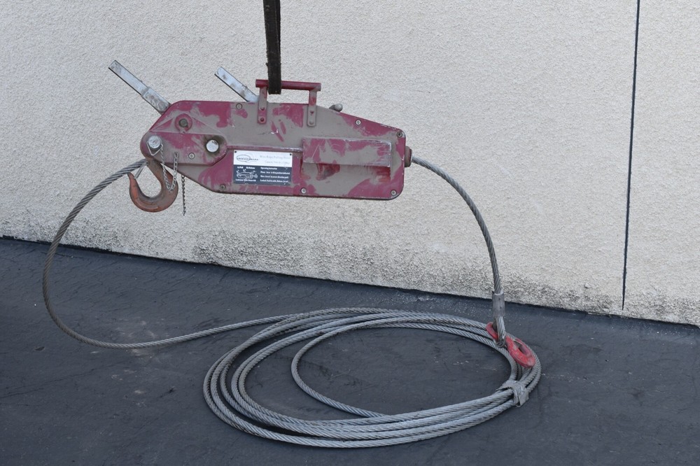 Northern Industrial tools wire rope pulling hoist 7040 lb. w/ 50 ft cable