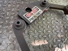 HD Lifting/Grabbing Scissor Clamp with 1/2″ Steel arms + Poly Pads