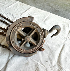 Vintage Ford 1 Ton Screw Hoist Model 30