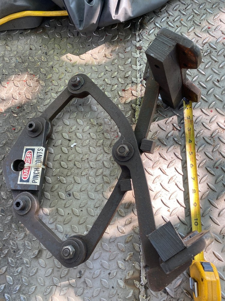 HD Lifting/Grabbing Scissor Clamp with 1/2″ Steel arms + Poly Pads