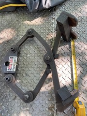 HD Lifting/Grabbing Scissor Clamp with 1/2″ Steel arms + Poly Pads