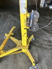 Sumner R-100/R-150 15-Ft Roust-A-Bout Material Lift with 1000 Pound Load